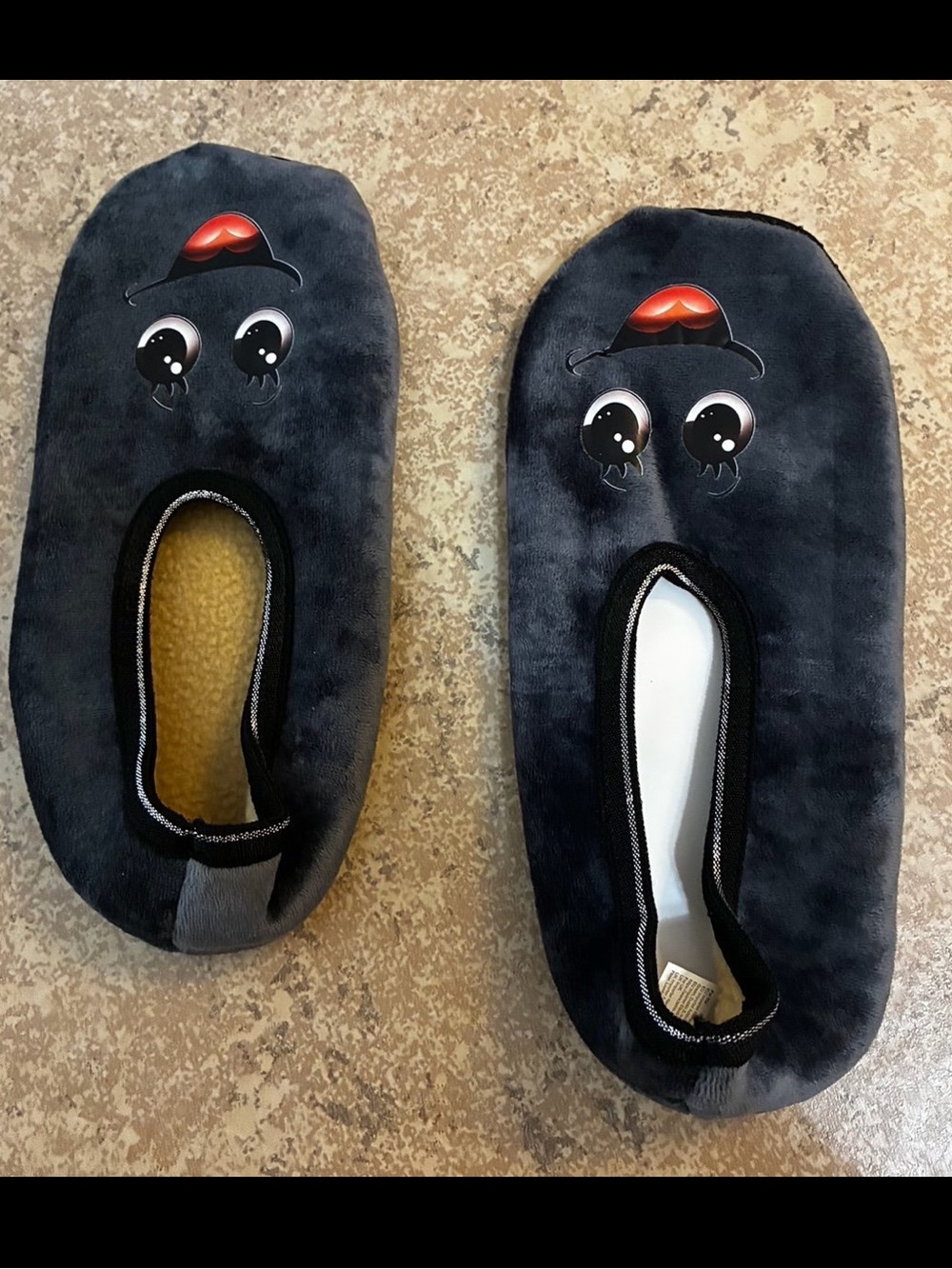 New! Women's GrayCute joyful Face Slip-On Slippers. Breathable Fabric Upper. (9)